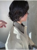 くせ毛風パーマ 暗髪でオシャレ 少し周りと違うパーマ
