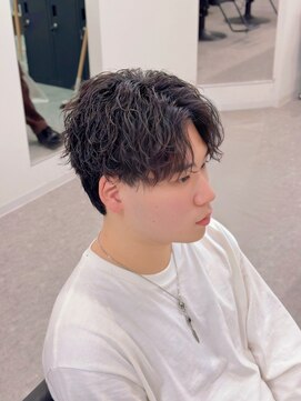 ブライト(BRIGHT) センターパートツイストスパイラルパーマ