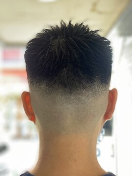 ロムサンク(L'HOMME CINQ) フェードカット