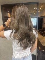 サニー 渋谷(SUNNY)&nbsp;バレイヤージュ、ハイライト、レイヤーロング、グレーベージュ