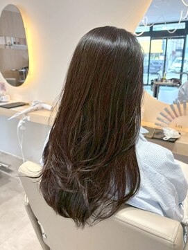 ルーチェココ ブラン(Lu'ce coco blanc) 暗めカラーしなやかに揺れるツヤ髪ロング