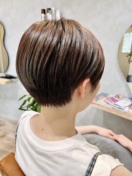 ファミリエ(familier) ソフト刈り上げショート