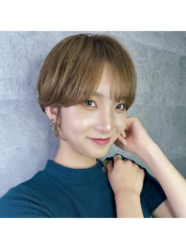 アンダーバーホワイト(_WHITE) ［なんば］耳掛けショート/マッシュ/くびれショート