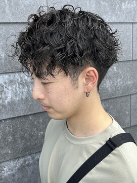 ヒュイル バイ ニアウ(Hwyl by Niau) メンズマッシュパーマツイストスパイラルパーマニュアンスパーマ