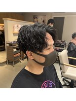 ウノプリールヴァモス(unopulir Vamos)&nbsp;縦落ちツイスパ前下りセンターパート黒髪パーマツーブロック