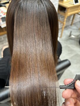 メア(Mehr) ツヤ髪ストレート