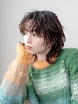 ウニ(uni)の写真/卓越した技術を身につけた女性stylist達のおしゃれなテイストを取り入れた繊細な似合わせカットが大人気♪