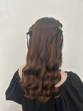 ミー(me,) 【ヘアセット】ねじりハーフアップ
