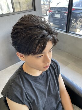 トーン(tone) 刈り上げアップバング