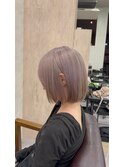 ホワイトブロンドボブ