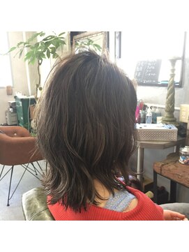 エムアンドコー(M&Co.) 簡単スタイリングの外ハネウルフ