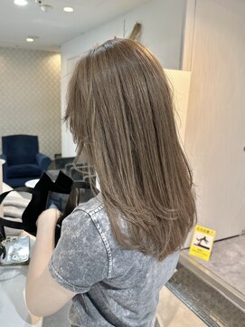 エアー 青山(AIR) ミルクティーベージュハイトーンカラーレイヤーカット