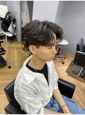 スーツ短髪ツーブロック束感黒髪シークレットパーマ流行