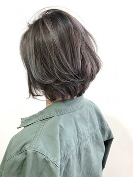 テン(ten.)の写真/ファッションカラーのように明るい色味も楽しめるグレイカラーが人気☆髪と頭皮に優しく,艶/潤いをキープ♪