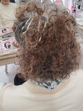 丹下陽子美容室 白髪を活かしたデザイン