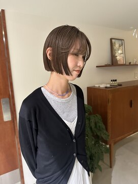 デン(den) くすみベージュ