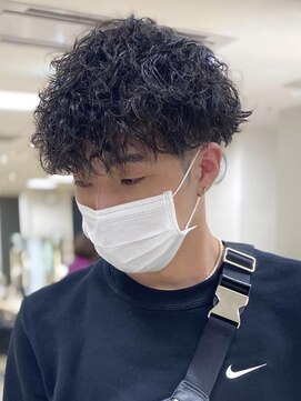 シャルムバイケンジ(Charm.by KENJE) メンズパーマ波巻きツイストスパイラル刈り上げセンターパート