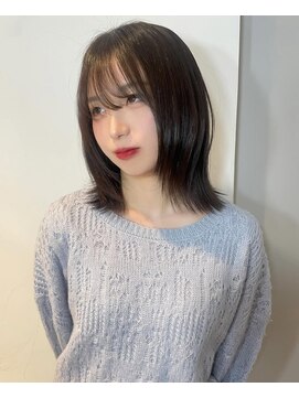 抜け感たっぷり大人ミディアムヘア