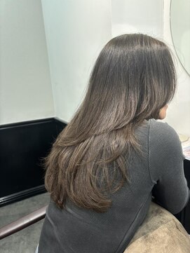 アオ(AO。) 艶髪ストレート/黒髪ロング/ザクザクレイヤーカット/横浜元町