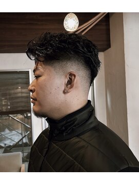 ヘアークリエイ トポライトウィロー 烏丸(Hair Create Polite willow) スキンフェードパーマスタイル