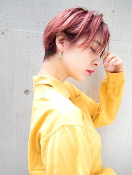 ルティア(Lutia) ベリーピンク センターパート 夏ショート