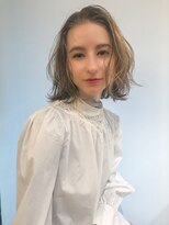 マグノリア(MAGNOLIA) エアリーミディのオイル仕上げのパーマヘア(ホワイトアッシュ)