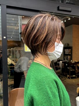 バブルス 新所沢店(BUBBLES) 白髪を味方に!大人ハイライトショート