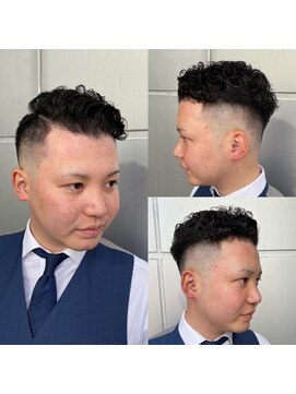 メグロバーバーショップロッポンギ 目黒六(MEGURO BARBER SHOP 6PPONGI) ハードパート×カーリースタイル