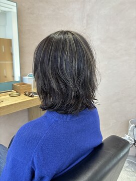 ノット マクラメ(knot macrame) 細めハイライト ブルーカラー 外ハネボブ