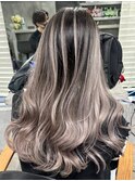 レイヤーボブハイライトブリーチレイヤーハイトーングレージュ