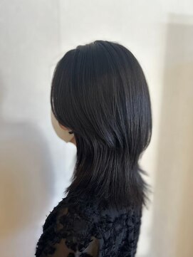 リム(Limb) 【韓国ヘア】ウルフレイヤー　くびれミディ