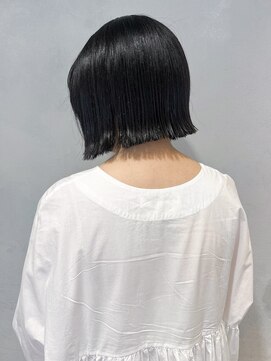 エミス バイ メルト 吉祥寺(emis by melt) 【吉田江梨】外はねボブ地毛風ストレートパーマ透明感カラー