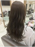 オリーブベージュ