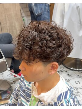 グルーマーズトウキョウ(GROOMER/S TOKYO) スペインカール　ブラウン　海外風　メンズパーマ