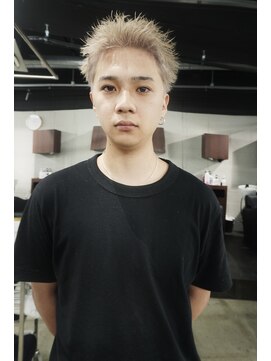 ピア ヤクイン(Pia Yakuin) ハイトーン　スパイキーショート