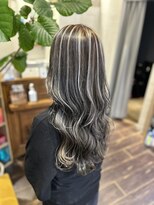 メレット(Meret) 〈Meret〉コントラストハイライトカラー×ミルクティベージュ