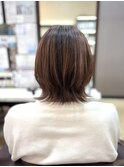 外ハネミディアムボブスタイル