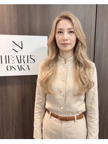 ハーツオオサカ(HE:ARTS OSAKA)&nbsp;センターパート柔らかく抜けるブロンドロング
