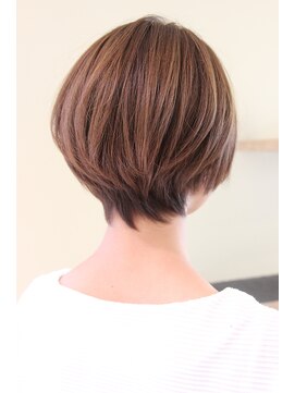 レウナ 外苑前(Reuna) 大人可愛いナチュラルショート 丸みが可愛いコンパクトショート