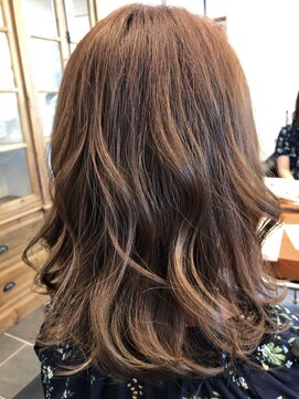 エルヘアー(el HaiR) ミディアムレイヤー