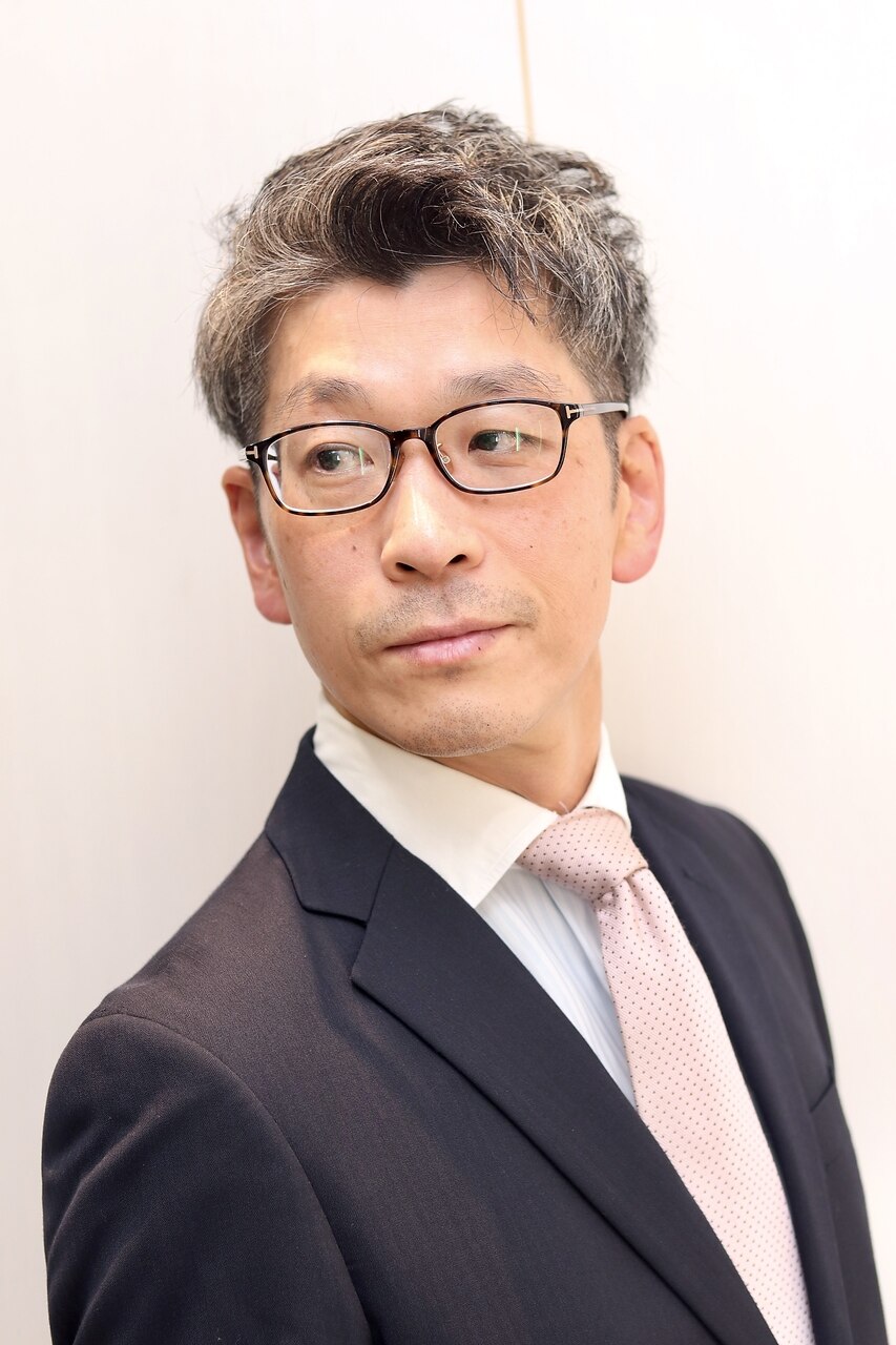 40代50代ビジネスマン向けグレイヘアツーブロックアップバング