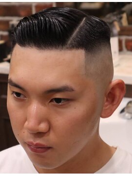 アクセプトザワールドバーバー(Accept the world barber) パートスタイルスキンフェード