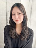 ミックスカール×セミウエット質感で作る今っぽい大人スタイル