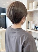 福山市美容室Caary丸みショートヘア透明感くすみブラウンカラー