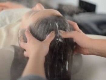 ヘアースペース キューティアの写真/髪のお悩みは頭皮から解決！頭皮の汚れを落とし、血行を促進する事で髪のハリ・コシをUP！健康的な艶髪を☆
