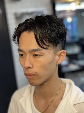 フランクスバーバーリザーブ 人形町店(FRANK’S BARBER RESERVE) センターパート/前下がり/人形町/ y