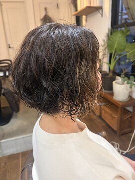 ロウスリー(Lowsly) 前下がりボブ パーマ 大人ボブパーマ 30代40代50代