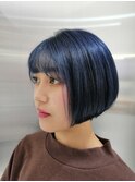 ボブが映えるネイビーブルー