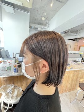 ティータ(teeta) インナーカラー外はねミニボブ