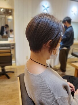 ヘアスペース リズム グリーン(Hair space Rizm green) 軽めな前下がりショート 30代40代50代60代